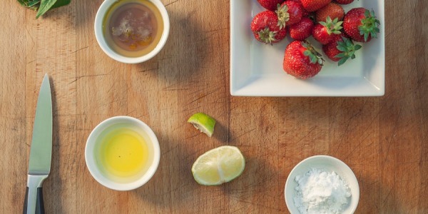 Pan-fried strawberries with syrup of lemon verbena